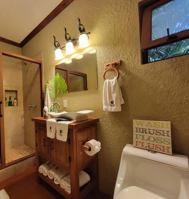 Vive Utila - Villa Luaran gambar